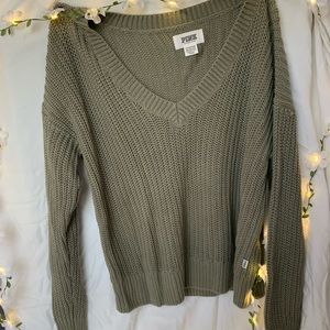 pink sweater, army green, never worn! ♡